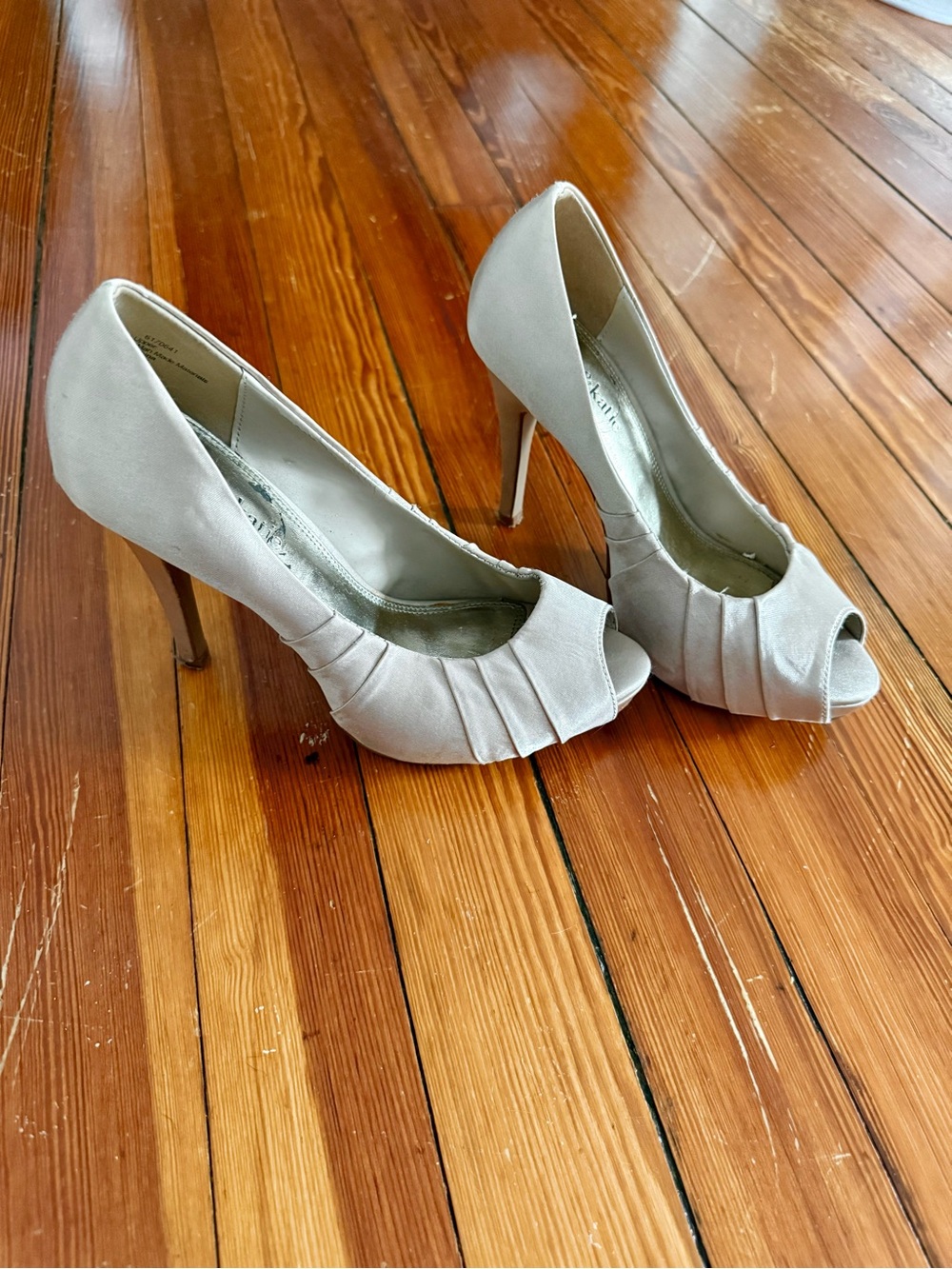 Kelly&Katie Pale Gold Peep-Toe High Heels